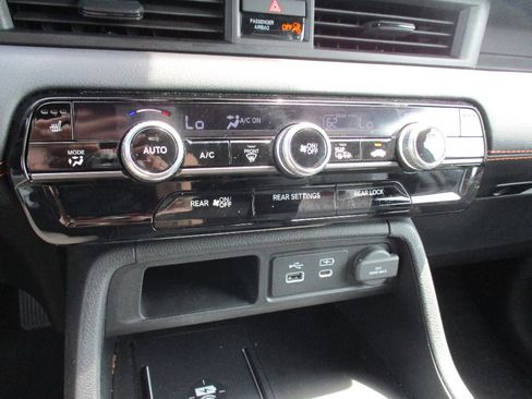 Used 2025 Honda Pilot TrailSport image 20