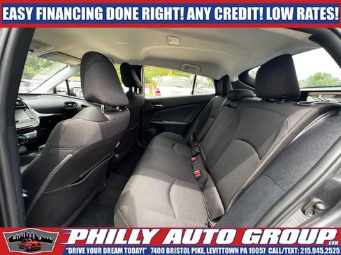 Used 2021 Toyota Prius LE FWD image 17