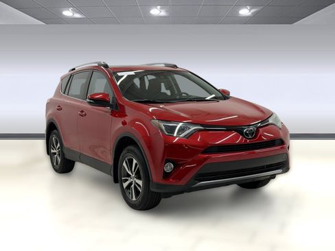 Used 2017 Toyota RAV4 XLE AWD/4WD image 6
