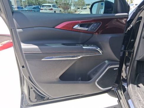 Used 2025 Chevrolet Traverse RS w/ LPO, Floor Liner Package FWD image 14