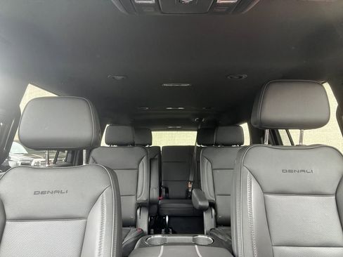 Used 2025 GMC Yukon XL Denali AWD/4WD image 29