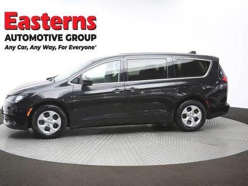 Used 2017 Chrysler Pacifica LX w/ Tire & Wheel Group FWD image 57