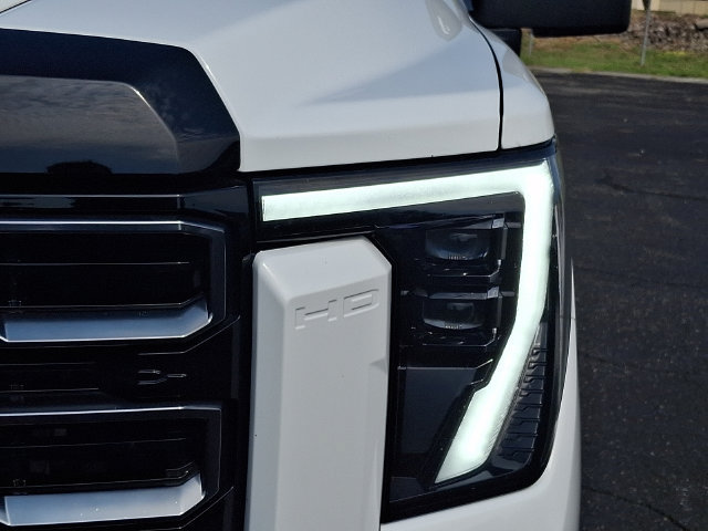 Used 2024 GMC Sierra 2500 AT4 w/ AT4 Premium Plus Package AWD/4WD image 9