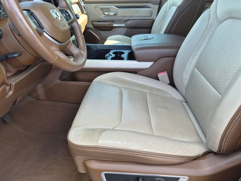 Used 2019 RAM 1500 Laramie AWD/4WD image 12