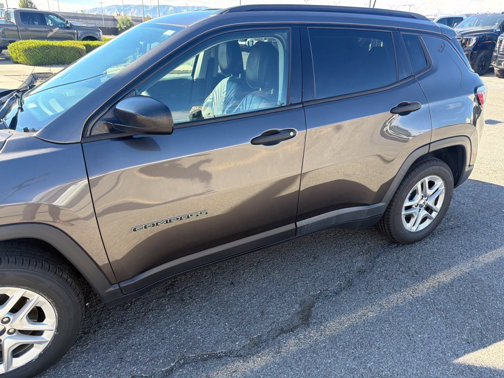 Used 2018 Jeep Compass Sport FWD image 2
