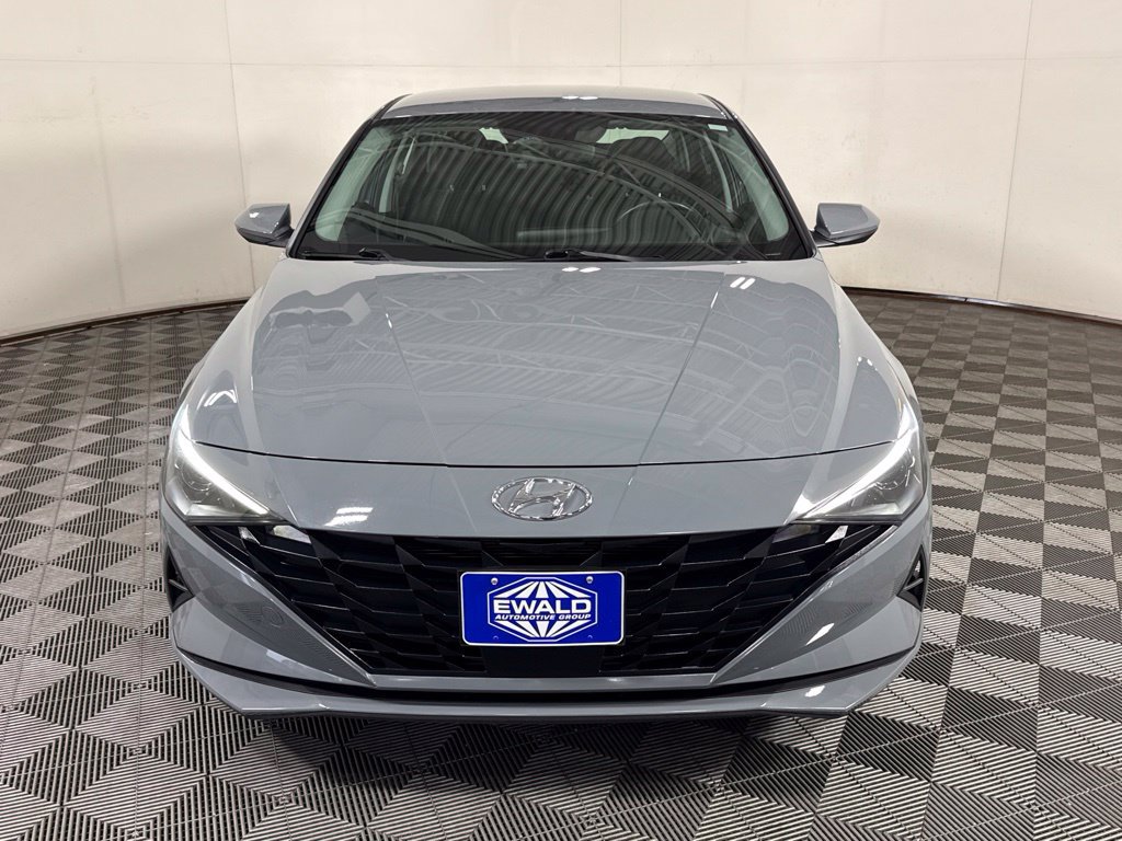 Used 2022 Hyundai Elantra SEL w/ Convenience Package FWD image 4