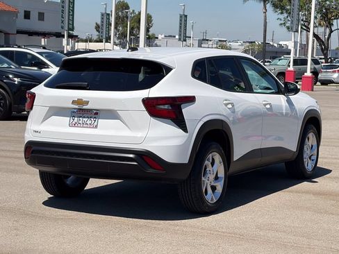 Used 2024 Chevrolet Trax LS w/ LS Convenience Package FWD image 44