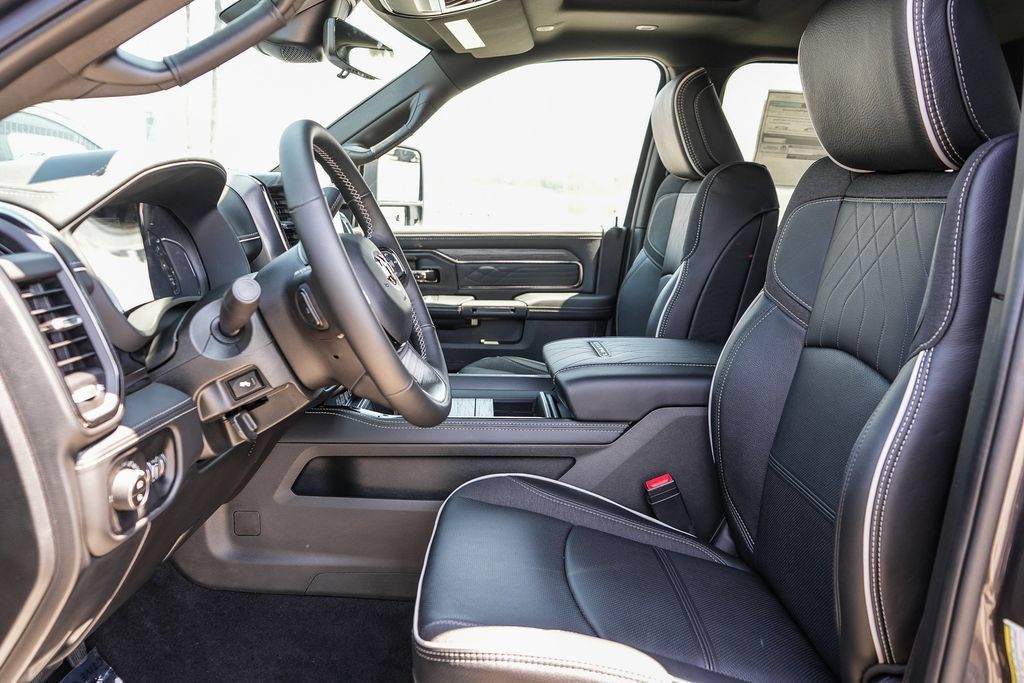 New 2026 RAM 3500 Limited AWD/4WD image 18