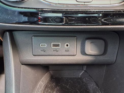 Used 2023 Buick Encore GX Essence w/ Experience Buick Package FWD image 9