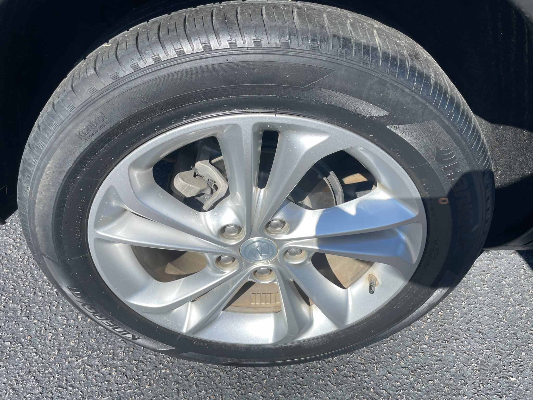 Certified 2020 Buick Encore GX Preferred w/ Cold Weather Comfort Package FWD image 8