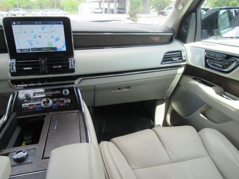 Used 2019 Lincoln Navigator Reserve AWD/4WD image 14