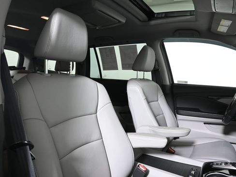 Used 2022 Honda Pilot Touring image 34