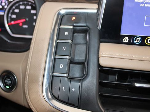 Used 2021 Chevrolet Tahoe Premier w/ Premium Package AWD/4WD image 28