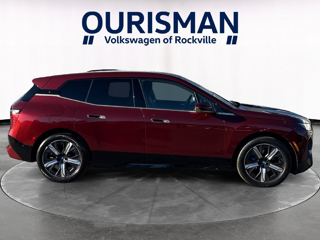 Used 2024 BMW iX xDrive50 w/ Sport Package AWD/4WD image 6