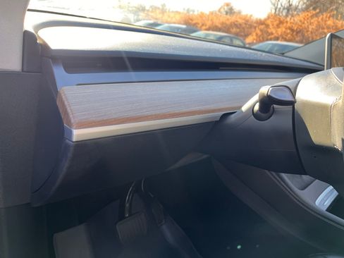 Used 2024 Tesla Model Y Long Range image 29