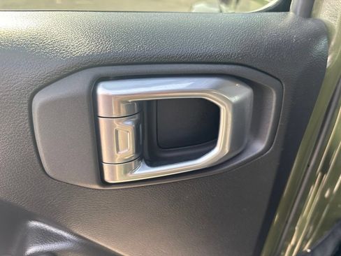 Used 2024 Jeep Wrangler Unlimited w/ Convenience Group AWD/4WD image 19