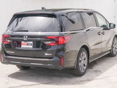 New 2026 Honda Odyssey Touring image 7