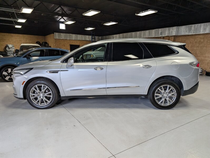Used 2022 Buick Enclave Premium AWD/4WD image 7