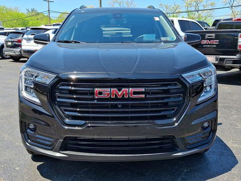 Used 2023 GMC Terrain SLT w/ Infotainment Package II AWD/4WD image 2