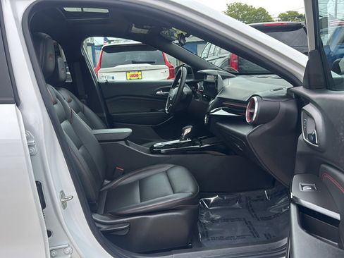Used 2024 Chevrolet Trax RS w/ Sunroof Package FWD image 13