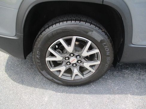 Used 2020 GMC Acadia SLE image 32