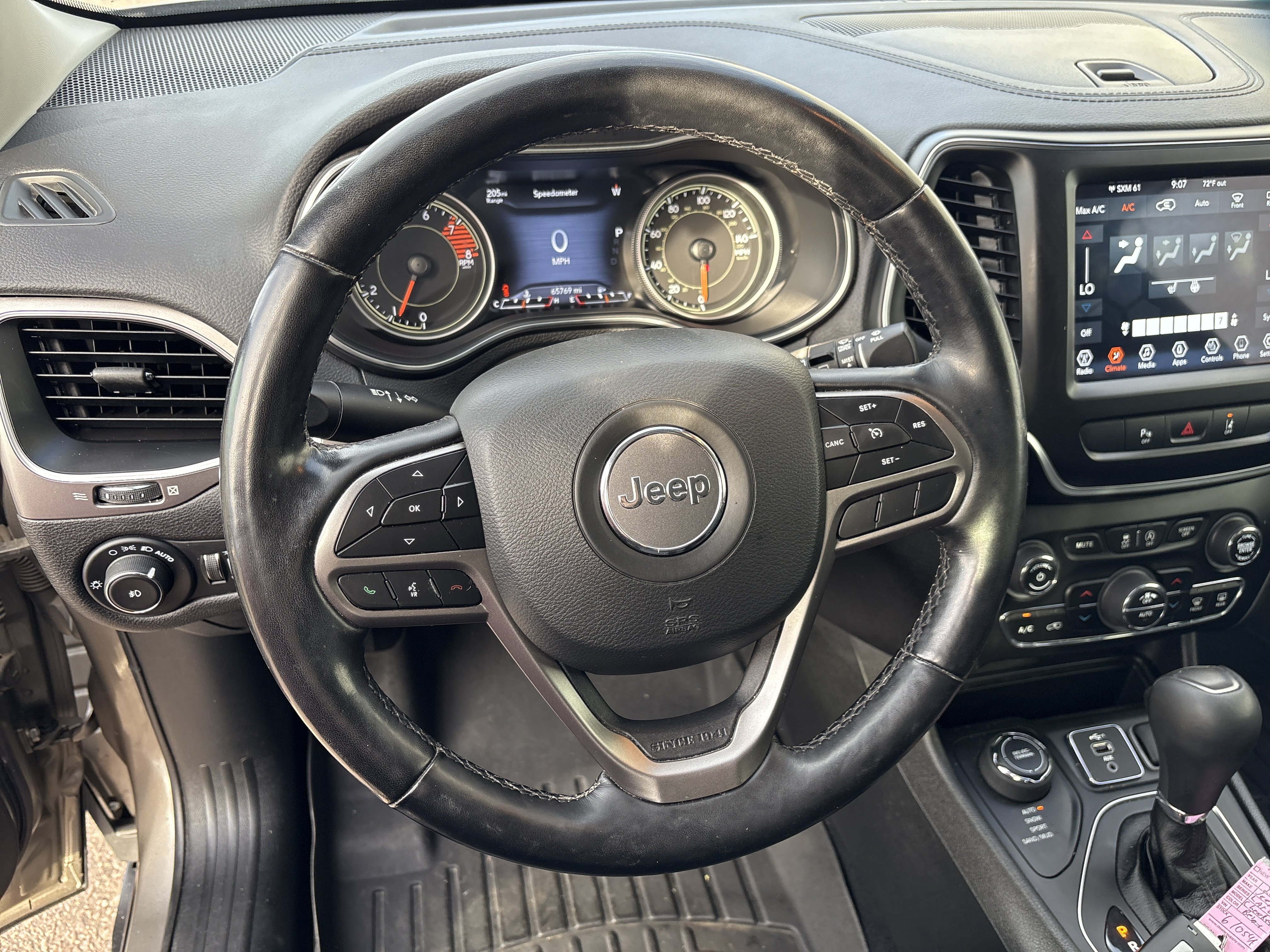 Used 2021 Jeep Cherokee Latitude Lux w/ Comfort/Convenience Group AWD/4WD image 12
