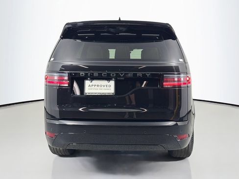 Certified 2024 Land Rover Discovery Dynamic SE image 3