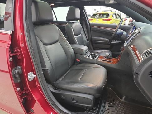 Used 2013 Chrysler 300 AWD w/ Driver Convenience Group image 10
