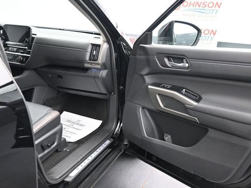 Used 2024 Nissan Pathfinder Platinum w/ Cargo Package image 12