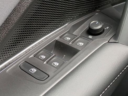 New 2026 Volkswagen Tiguan SE R-Line FWD image 31