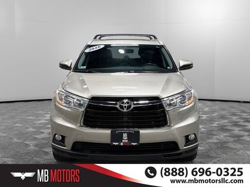 Used 2016 Toyota Highlander XLE AWD/4WD image 11