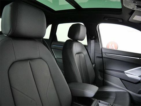 Used 2022 Audi Q3 2.0T Premium Plus w/ Premium Plus Package image 12