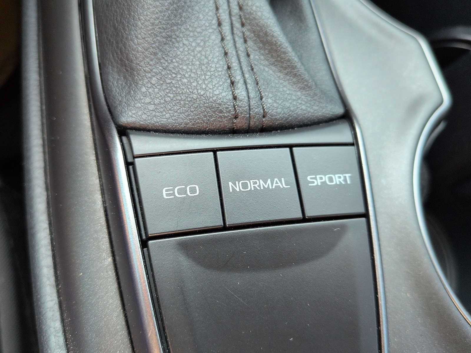 Used 2024 Toyota Camry SE w/ Convenience Package FWD image 20