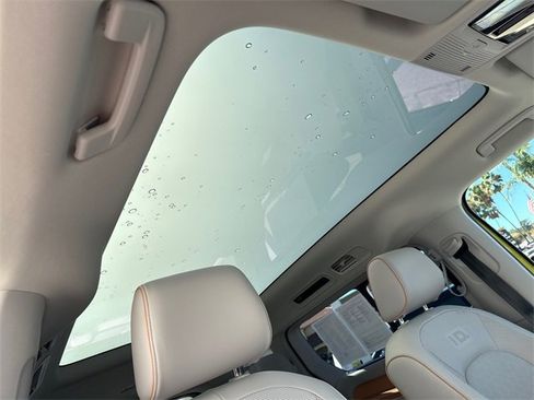 Certified 2025 Volkswagen ID. Buzz 1st Edition image 16