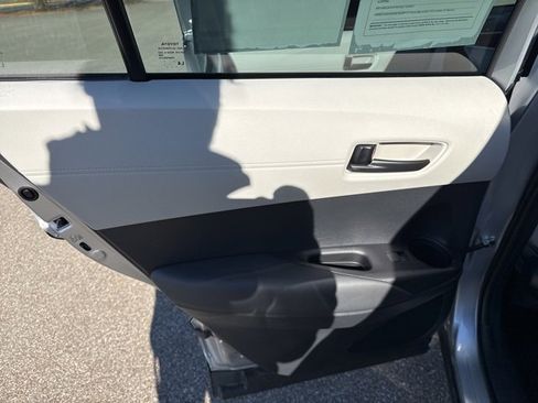 Used 2025 Toyota Corolla Cross L image 16