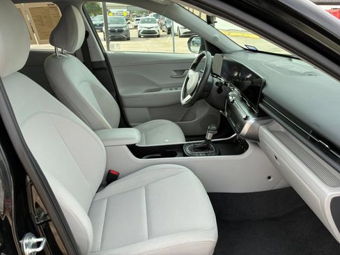 Used 2025 Hyundai Kona SEL AWD/4WD image 23