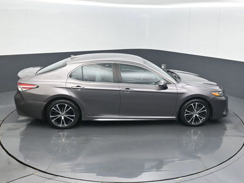 Used 2020 Toyota Camry SE FWD image 14