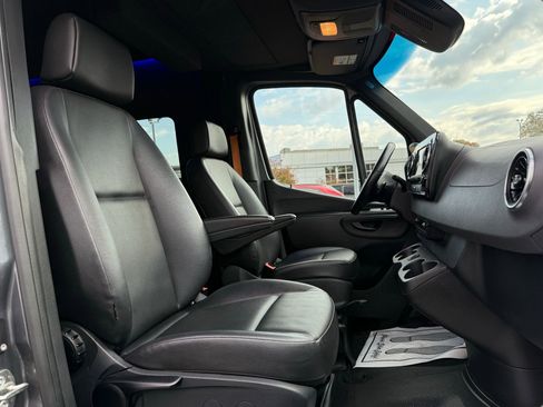 Used 2022 Mercedes-Benz Sprinter 4500 w/ Parking Package image 19