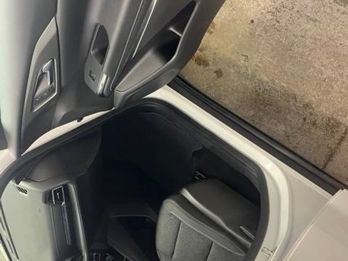 Used 2025 Chevrolet Traverse LT FWD image 20