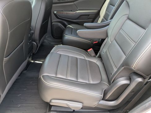 Used 2021 GMC Acadia Denali w/ Denali Technology Package FWD image 31