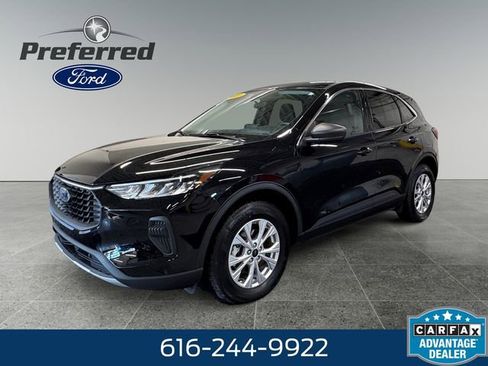 Used 2023 Ford Escape Active image 2