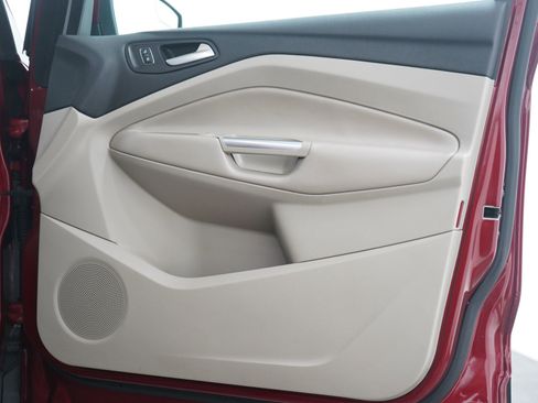 Used 2019 Ford Escape Titanium w/ U9j03 - Titanium Tow Package image 9