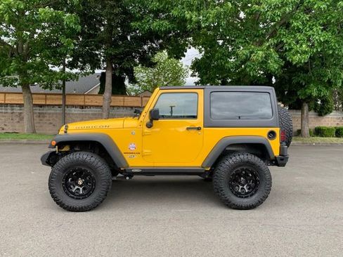 Used 2015 Jeep Wrangler Rubicon w/ Power Convenience Group AWD/4WD image 2