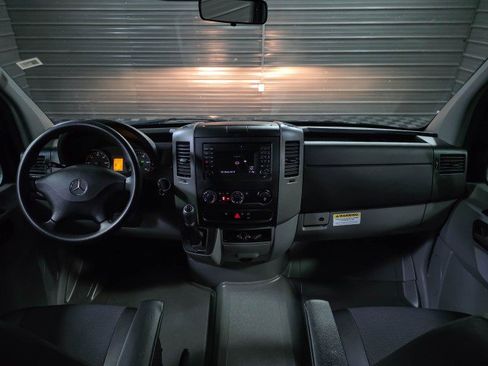 Used 2017 Mercedes-Benz Sprinter 2500 image 18