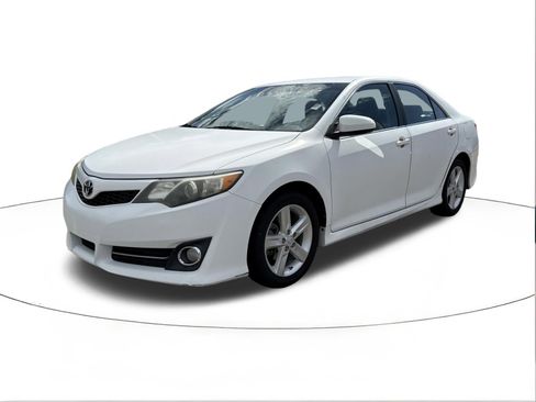 Used 2014 Toyota Camry SE FWD image 7
