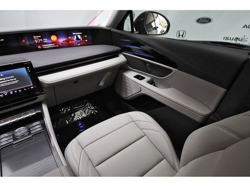Used 2026 Lincoln Nautilus Premier AWD/4WD image 10