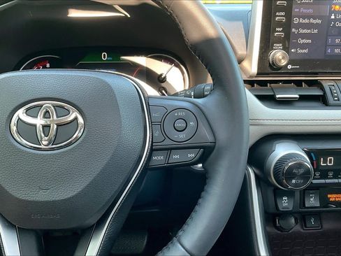 Used 2021 Toyota RAV4 Limited AWD/4WD image 25