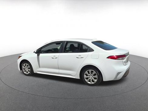 Used 2025 Toyota Corolla LE FWD image 11
