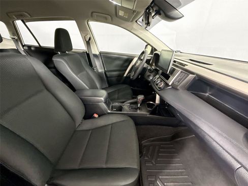 Used 2018 Toyota RAV4 LE FWD image 40
