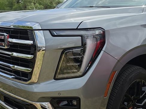 Used 2025 GMC Yukon XL Elevation w/ Elevation Premium Package AWD/4WD image 9